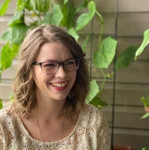 Meet your Posher, Lara